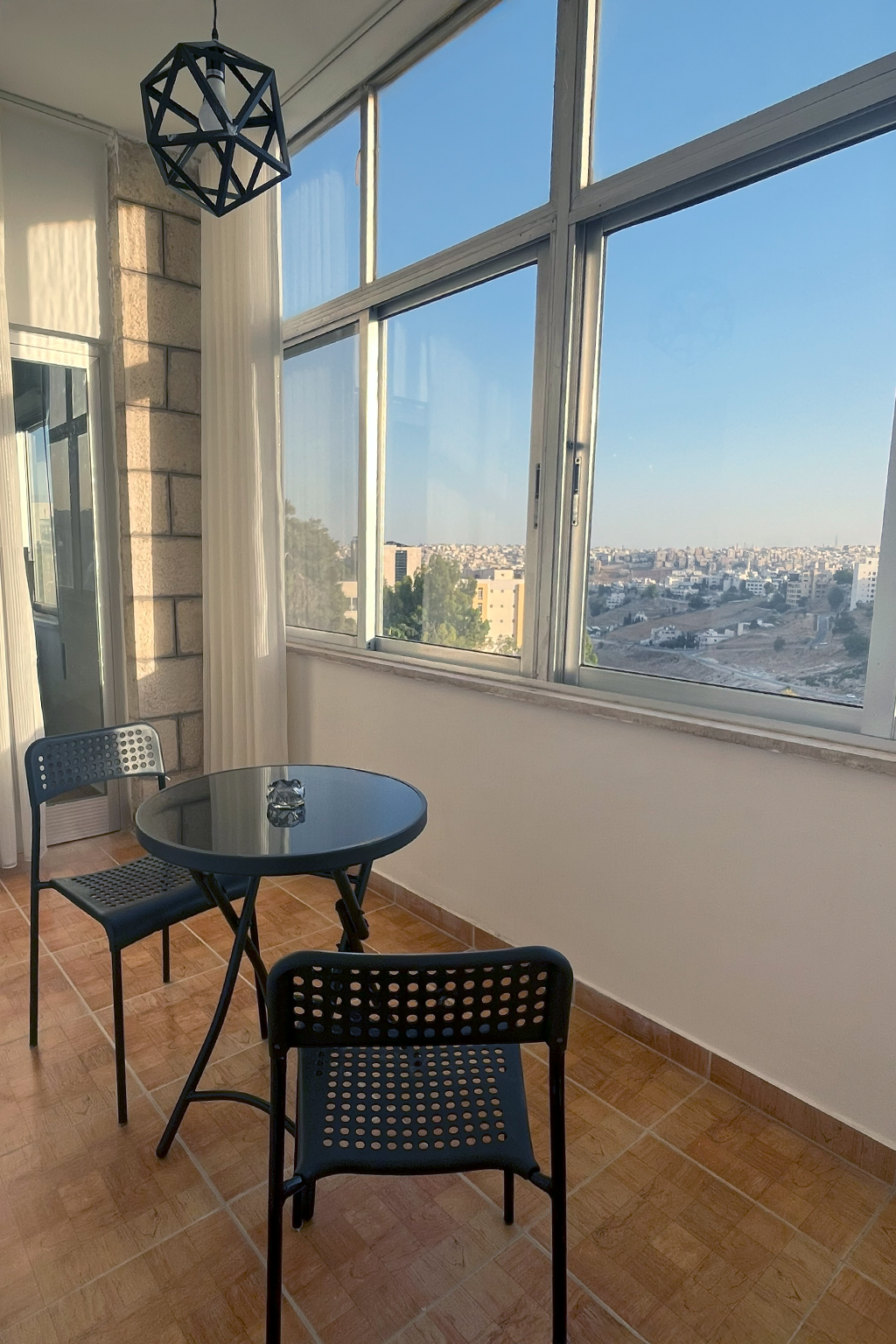 3BR Balcony & Abdoun Bridge - photo 2