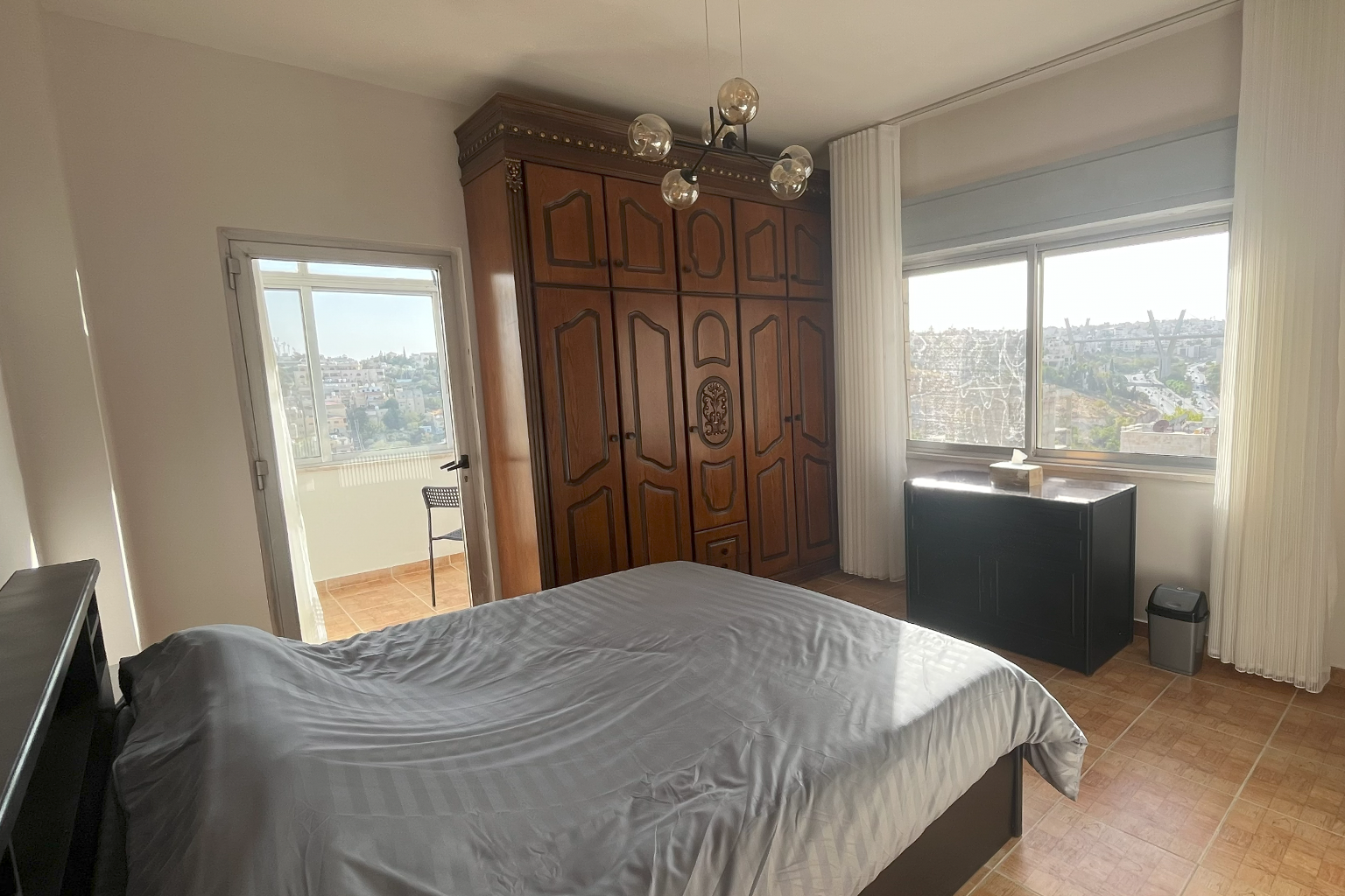 3BR Balcony & Abdoun Bridge - photo 10